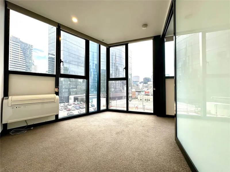 Partly Furnished Modern 1 bedroom in Southbank