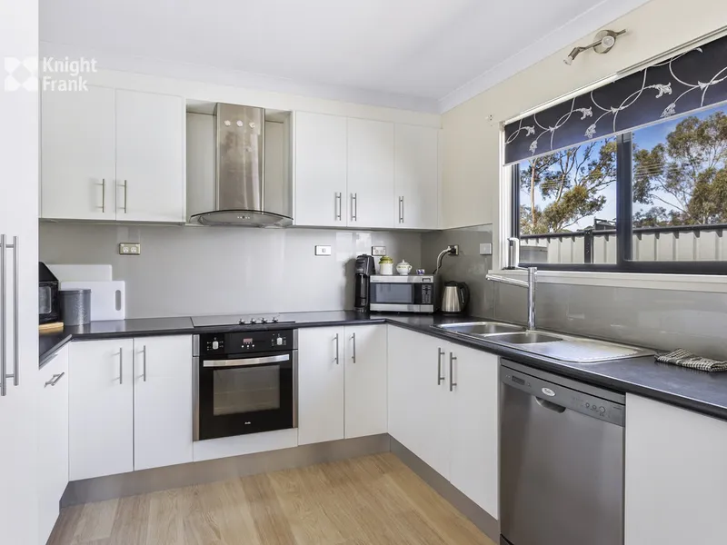 Modern Unit So Close to the Ocean!