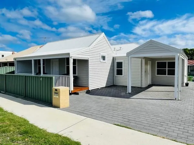 WALK TO BEACH AND CAFES