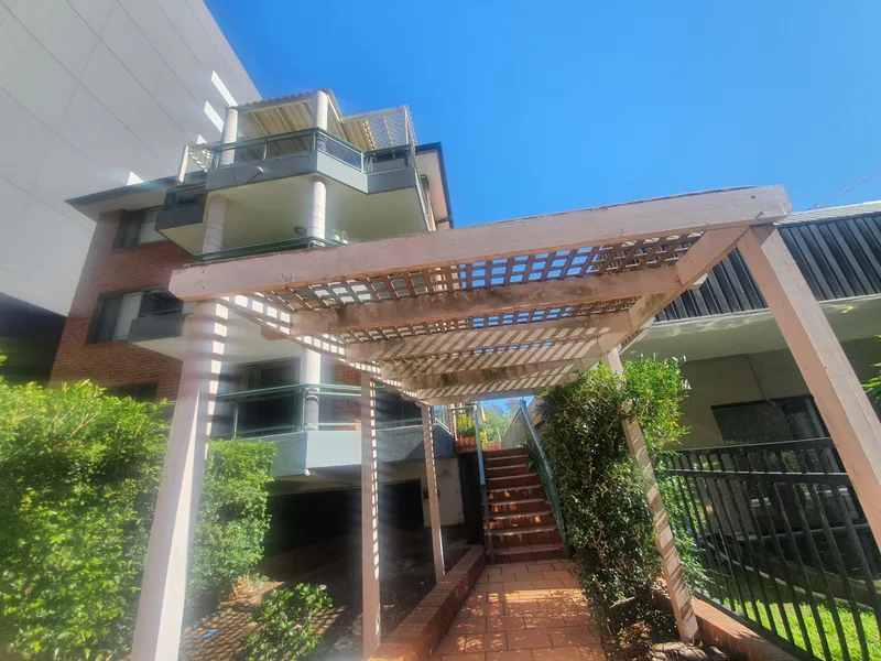 Three bedder garden unit walk to station (30 mins to inspect 0412406039)