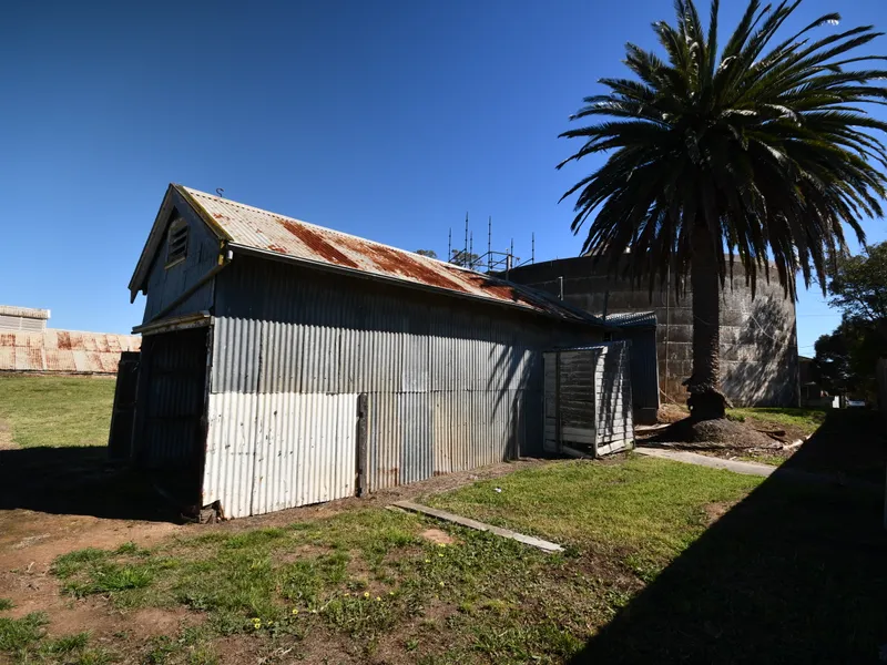 'THE ROUND TANK' c.1906 - 24 Monash Tce, Bairnsdale. Vic. 3875