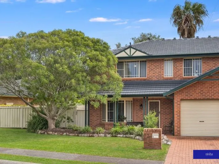SPACIOUS AND CLOSE TO FLORAVILLE SCHOOL