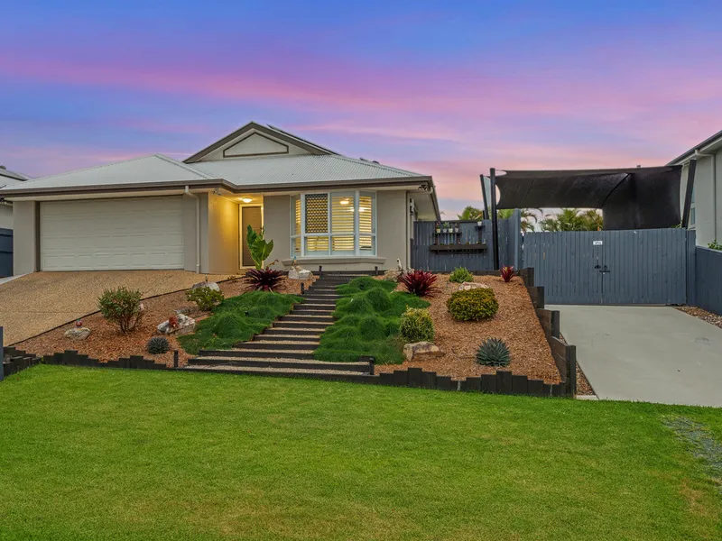 CONTEMPORARY INTERIOR, SUPERB OUTDOOR & CARAVAN/BOAT STORAGE!