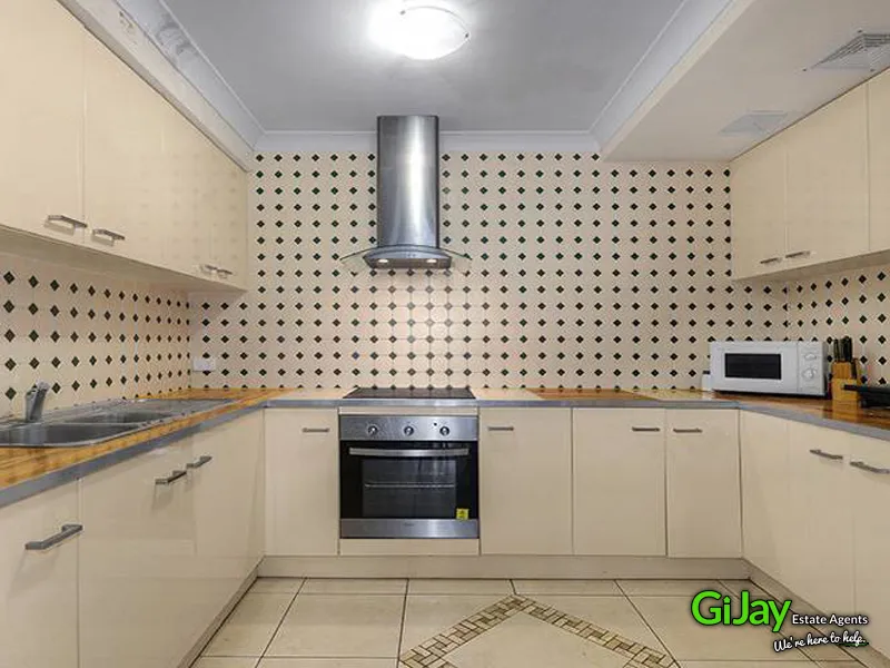 MODERN FULLY FURNISHED 1 BEDROOM NO SHARING BATHROOM & REFRIGERATOR ONLY $210p.w. (HURRY ONLY 1 ROOM LEFT)