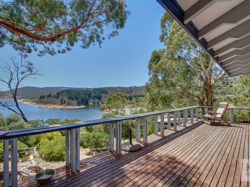 UNIQUE ABSOLUTE LAKE FRONTAGE IN EAST JINDABYNE