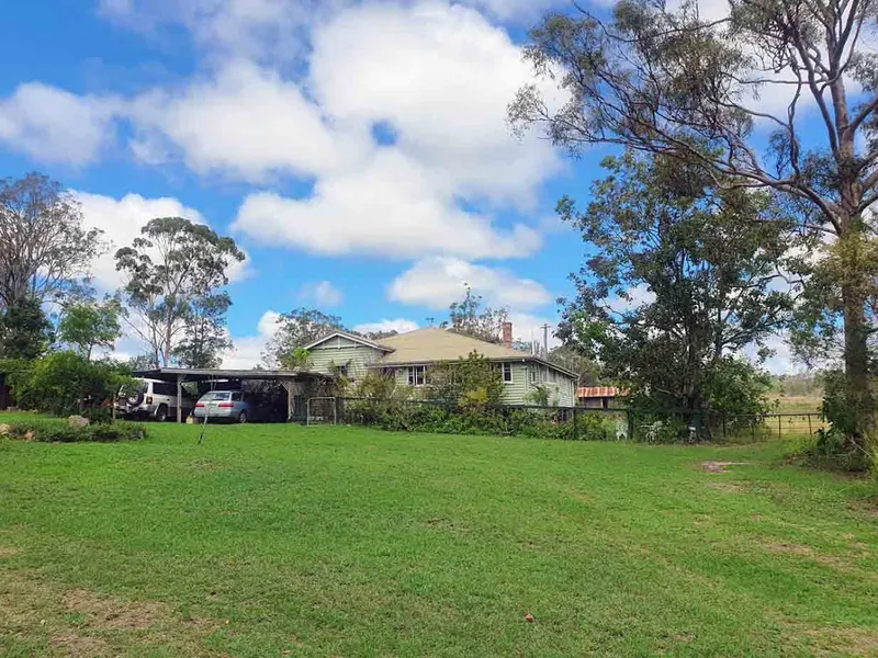 Quality 160 acres, Renovated Queenslander, sheds and good bore.