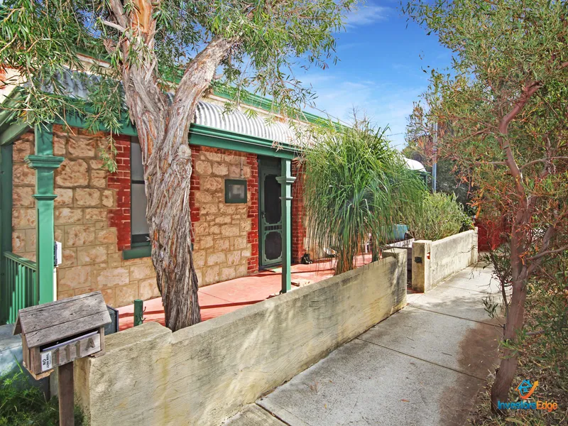 Location Location - 5 minutes away from Fremantle's café strip and Beach!