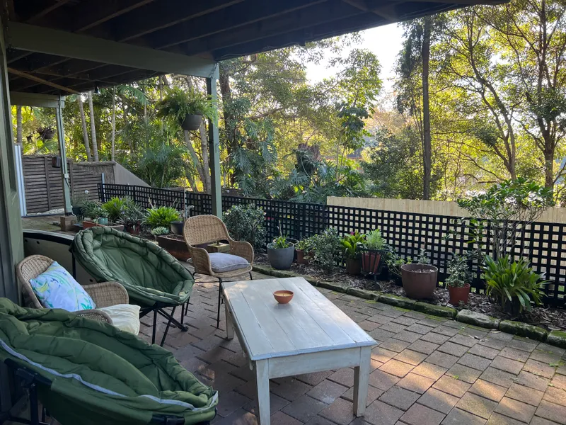 Open plan one bedroom garden apartment