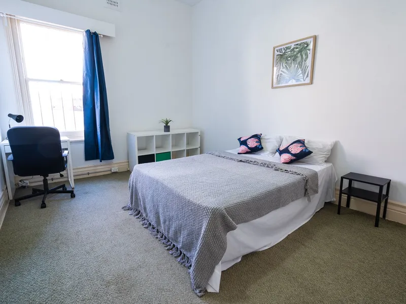 4-Bedroom Fully Furnished Vintage free standing House for rent in StKilda Area💥 Right on Chapel st. with Tram at Doorstep.