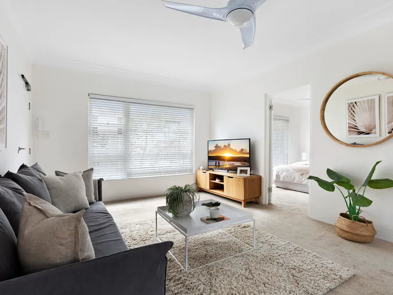 Sun-Filled Coastal Living In Perfect North Bondi Position, With Study & LUG