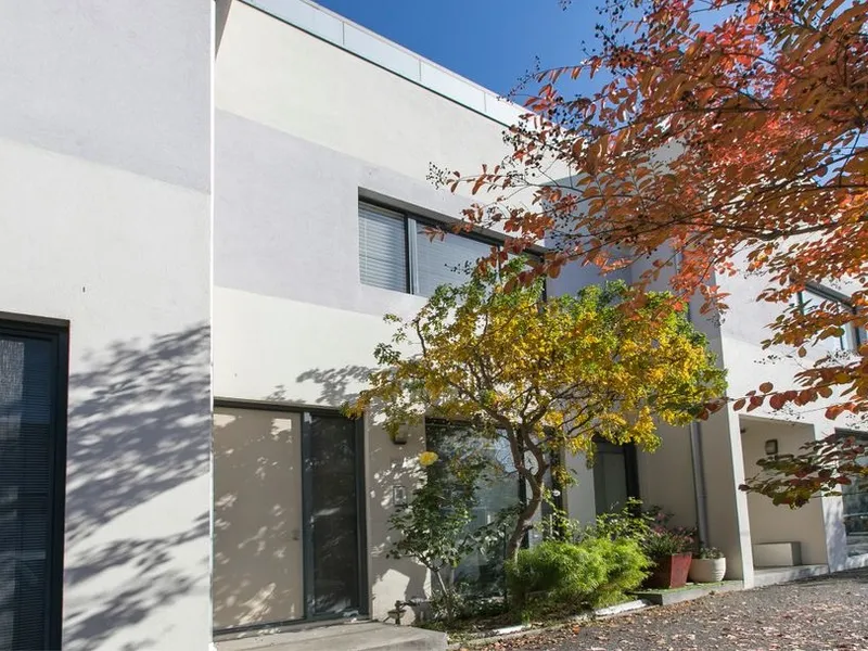 Huge townhouse with great layout!