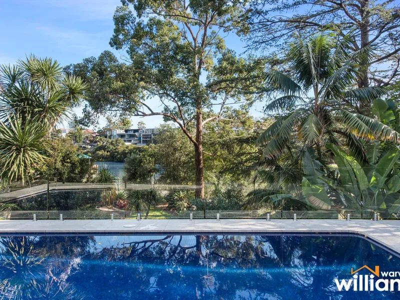 STUNNING RESIDENCE, GENEROUSLY PROPORTIONED - SPARKING WATERVIEWS