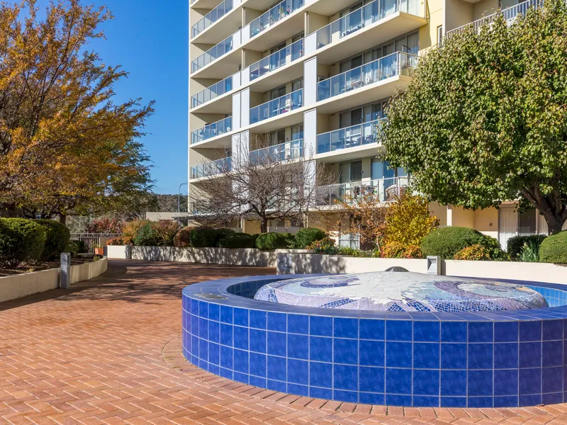 Spacious one bedroom apartment with all the attractions of Woden at your doorstep