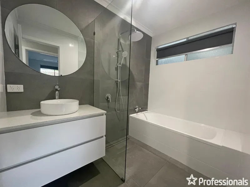 NEWLY RENOVATED THROUGHOUT FAMILY HOME!