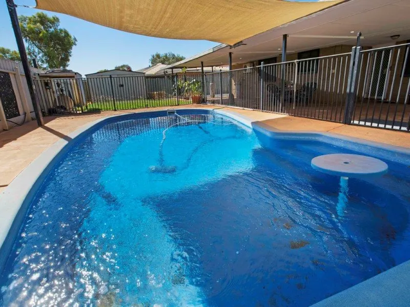 UNDER OFFER BY GLENDA JONES!!