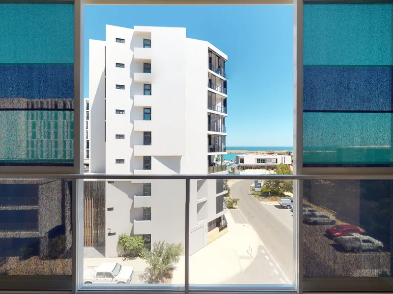 TOP FLOOR, SPLIT LEVEL WITH OCEAN AND PARK VIEWS!