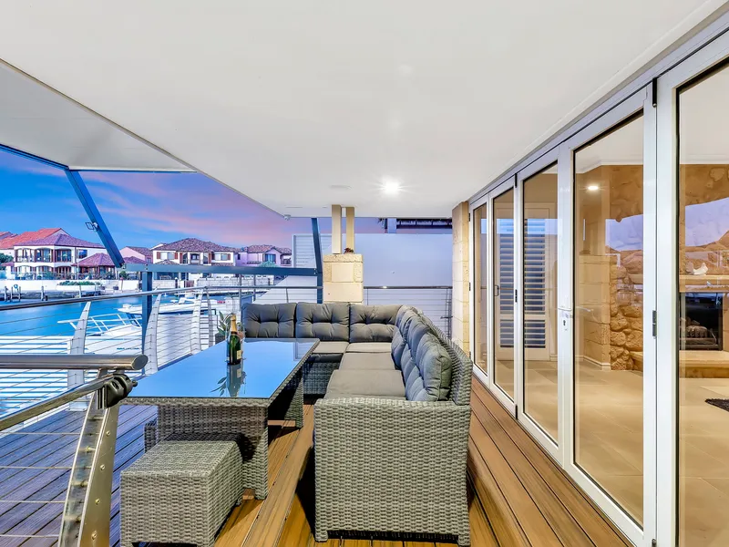 ABSOLUTE LUXURY ON THE CANALS