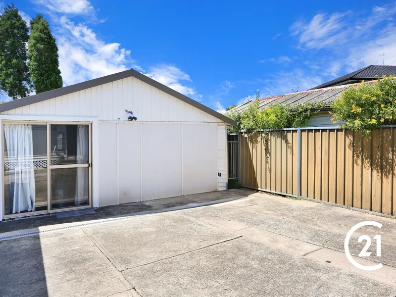 ONE BEDROOM FURNISHED GRANNY FLAT- WATER & ELECTRICITY INCLUDED