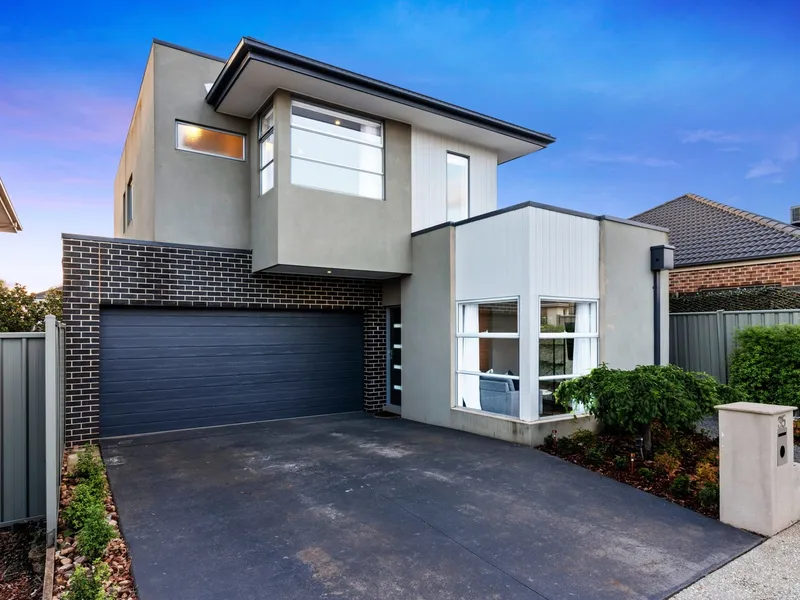 Enjoy a Fantastic Lakeside Lifestyle! 