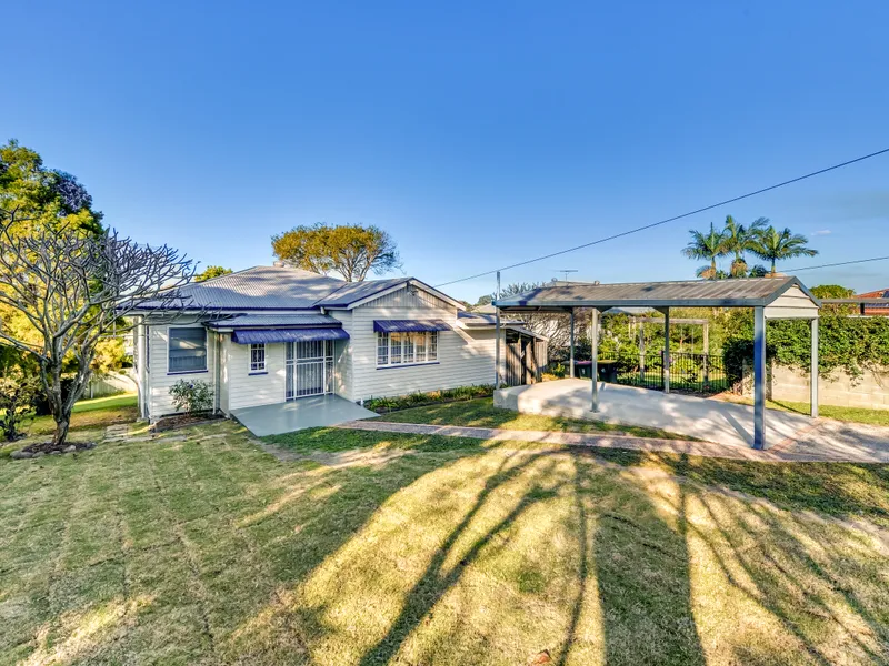 FRESHLY REVAMPED COTTAGE WITH BAY VIEWS!