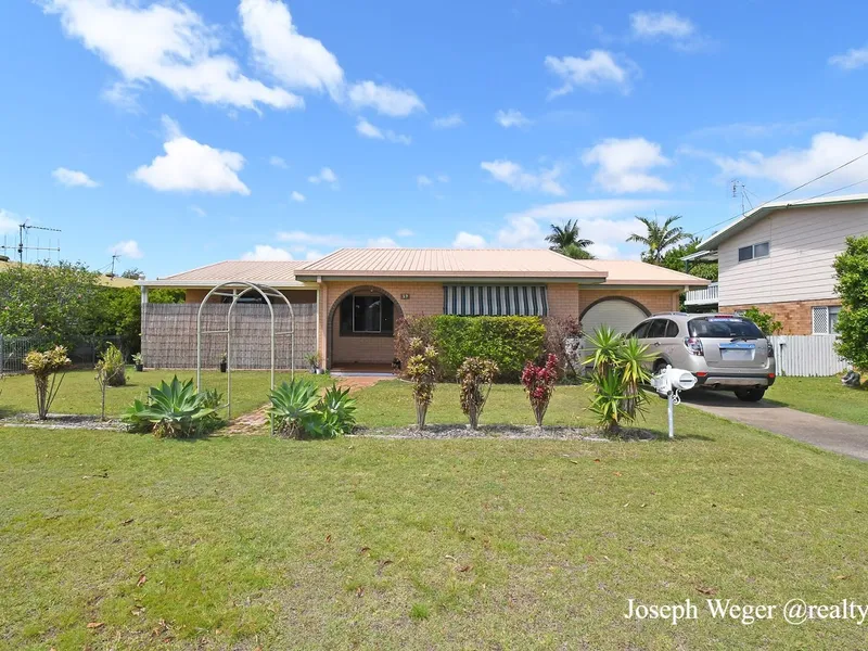 Family  Home In The Center Of Town