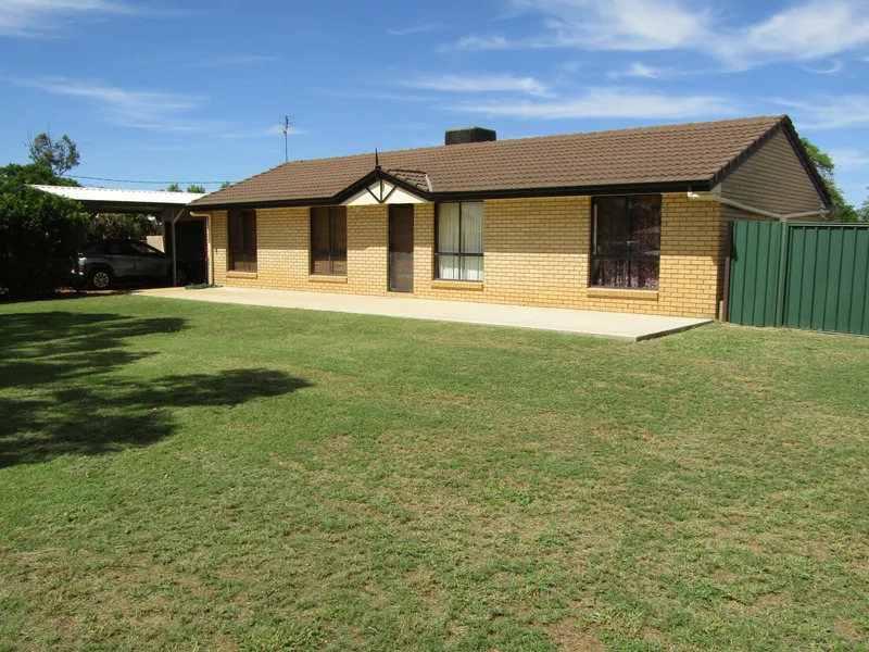 WELL PRESENTED BRICK VENEER HOME IN A POPULAR PART OF TOWN!