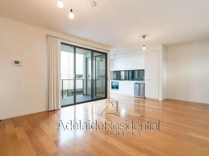 Near New apartment adjacent CBD and walking distance to North Adelaide