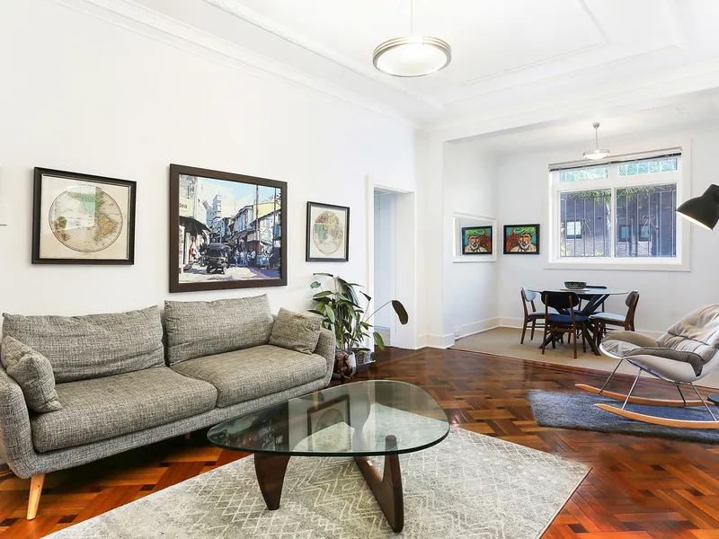 Footsteps From The Sand & Surf, Spacious Apartment With Home Office, Only 400m To Bondi Beach