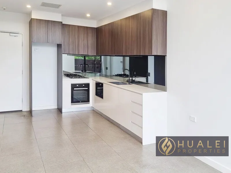 Spacious One Bedroom Apartment in Prime Location for Lease