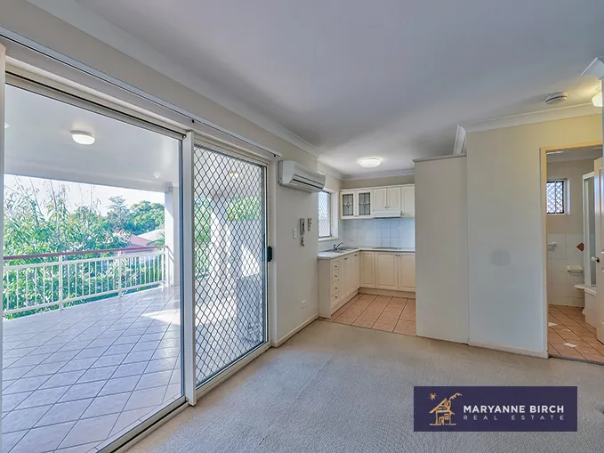 Huge Entertainers' Balcony 