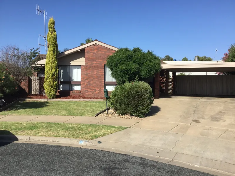 Three Bedroom House with Pool