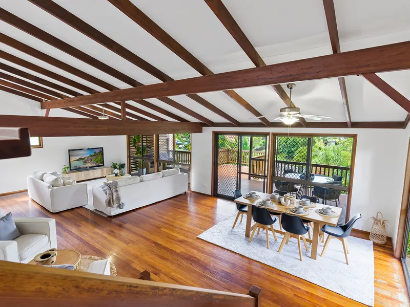 IDEAL FAMILY HOME! 5 BEDROOMS, 809m2 BLOCK, PARKING FOR CARAVAN! MUST SEE!