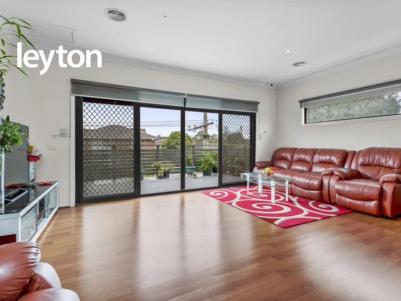 Light filled, contemporary home with city convenience