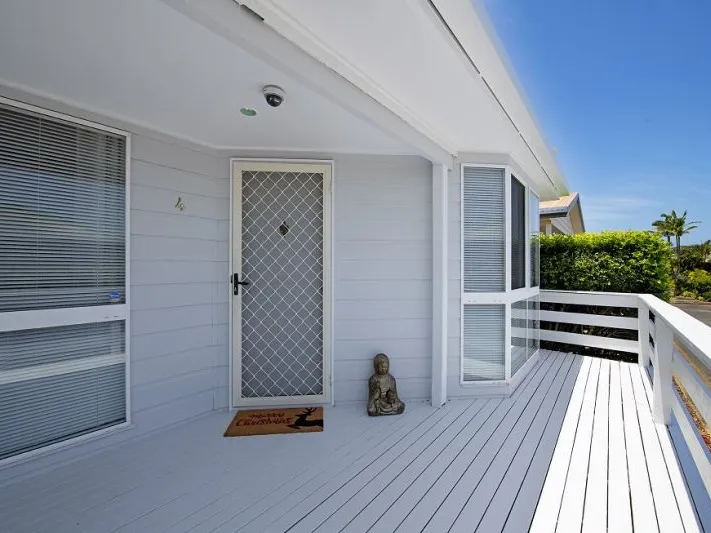 Urgent Sale Required - All Genuine Offers Considered.  Located in the Redgum Coombabah Over 50's Village