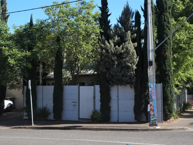 Superb location - Close to city, cafes, markets