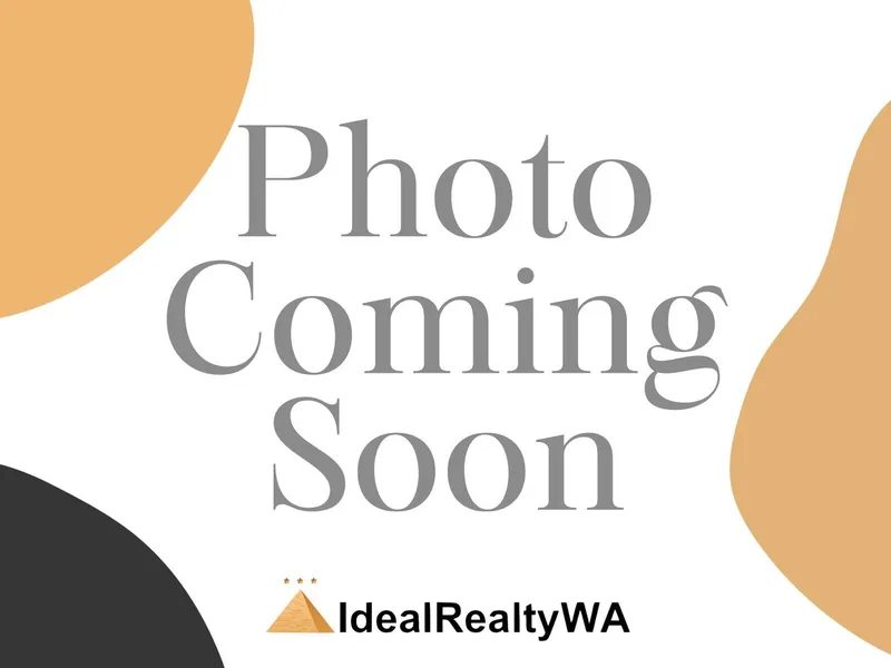 WELL MAINTAINED FAMILY HOME WITH POOL !