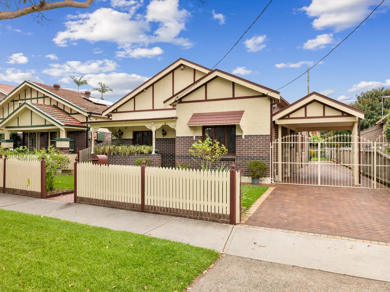 IMPECCABLE & CHARMING IN SUPERB PARKSIDE SETTING CLOSE TO VIBRANT CROYDON VILLAGE, STATION & PLC