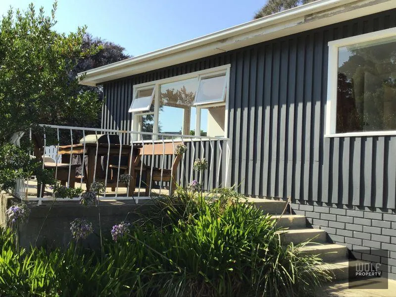 BEACH COTTAGE - FULLY FURNISHED