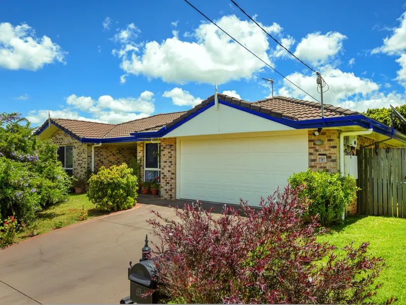 IMMACULATE FIVE BEDROOM BRICK & TILE FAMILY HOME