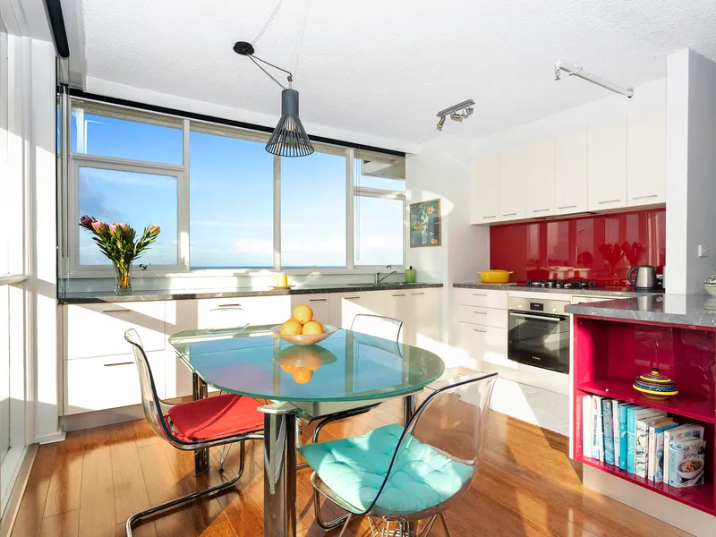 Fully furnished apartment by the beach - 6 month lease