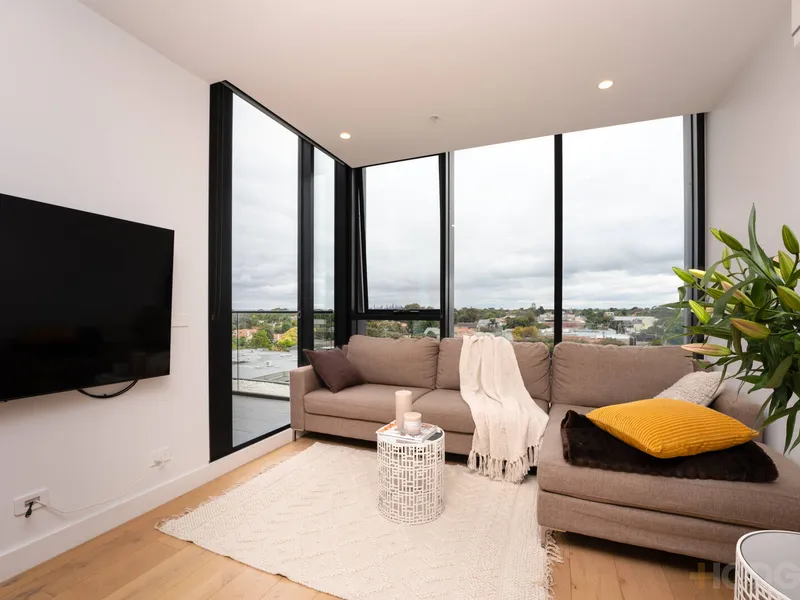 LUXURY HIGH ON HAMPTON