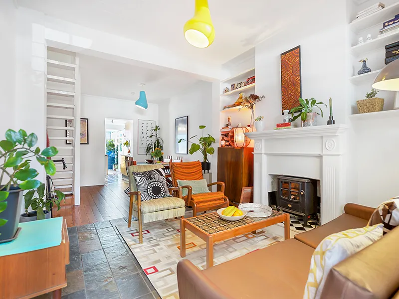 Charming, Light Filled Terrace In Central Location