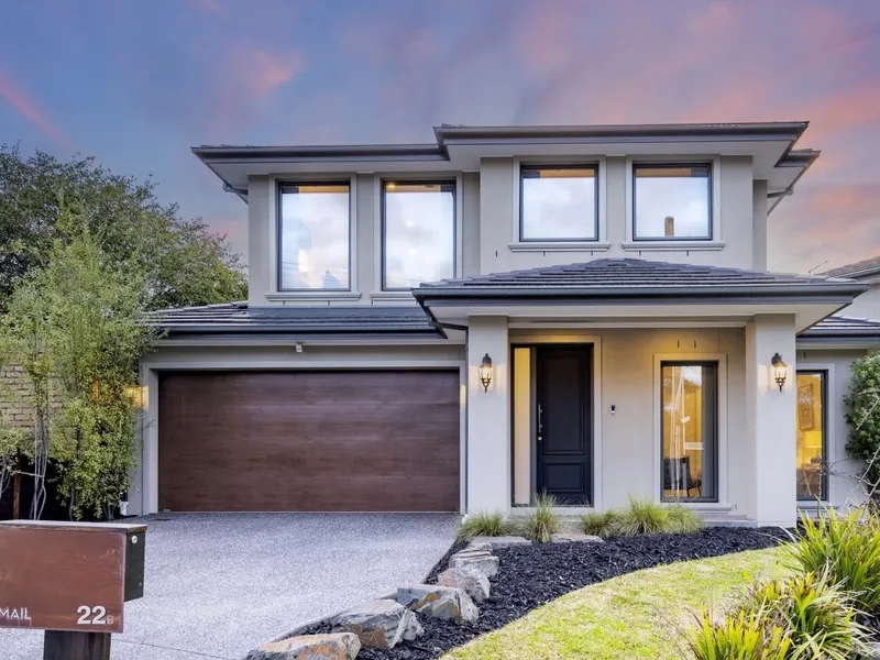 STUNNING MODERN LUXURY LIVING IN THE ZONED GLEN WAVERLEY SECONDARY COLLEGE & PINEWOOD PRIMARY