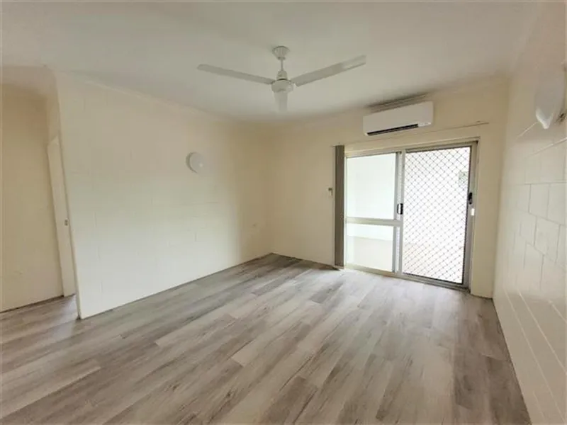 Two Bedroom Unit in Quiet Complex at Holloways Beach