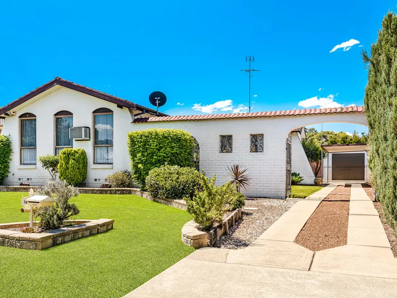 HUGE POTENTIAL & PRIME LOCATION!