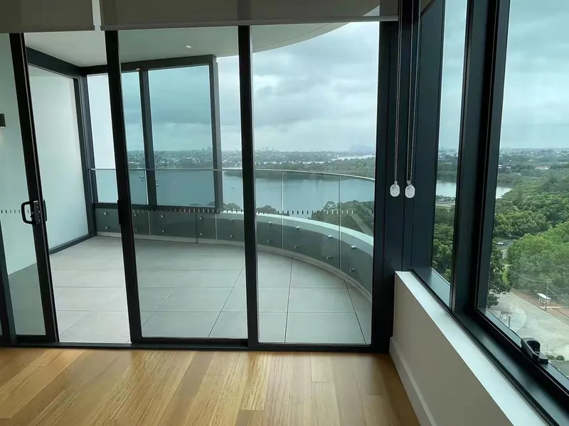 3 Bedroom apartment in Rhodes Central for lease with spectacular water views + city views