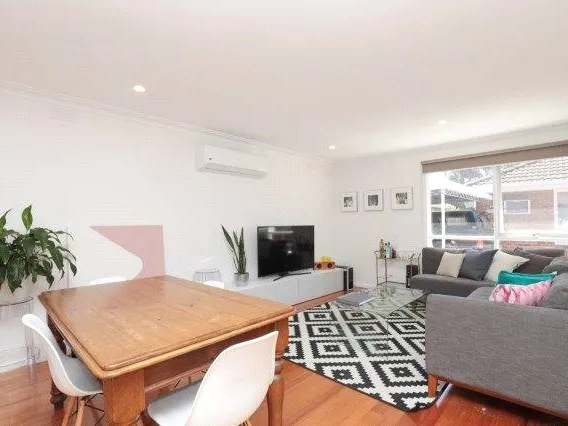 Spacious 2 Bedroom, 1 Bathroom Villa Unit with L-Shaped Entertaining Deck & Rear Courtyard