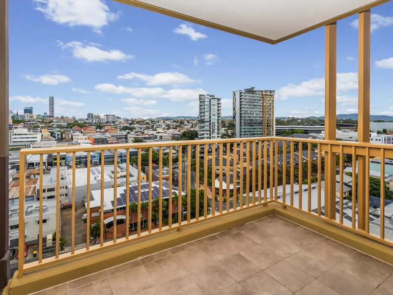 Fantastic Views   A Great Unit For Sale !