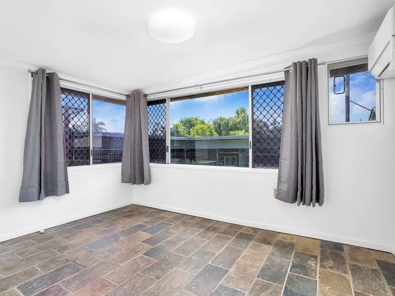 Beautiful Partially Renovated Queenslander