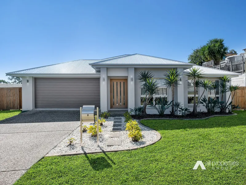 LARGE BLOCK, FANTASTIC HOME, EXCELLENT LOCATION!